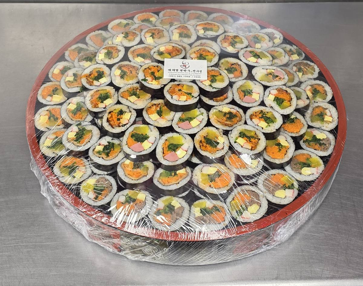 Arirang kimbap platter
